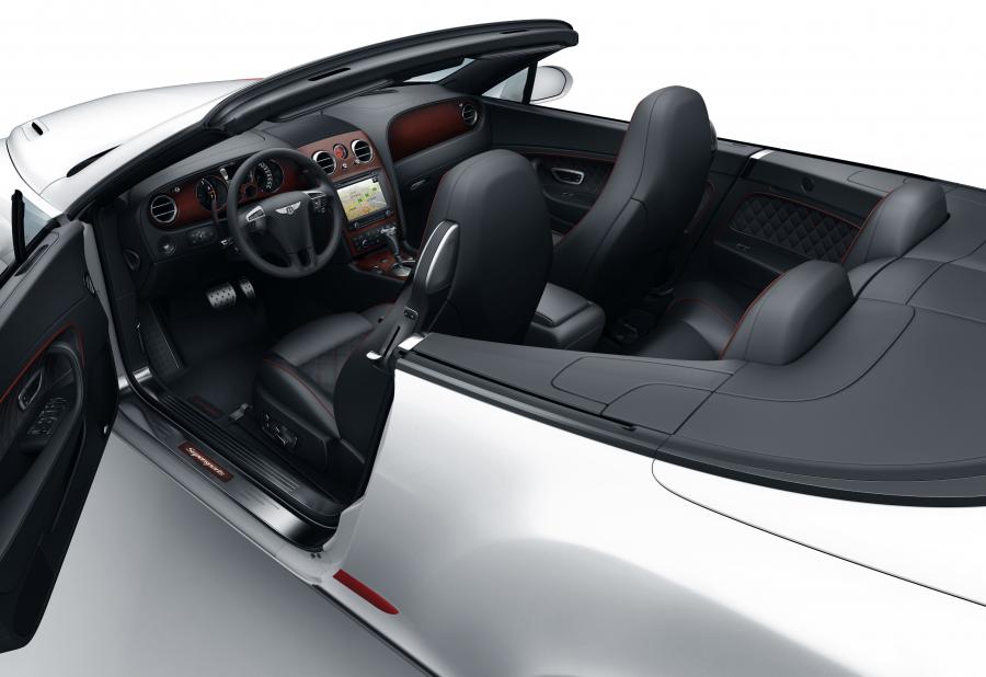 Интерьер Bentley Continental SuperSports ISR Mulliner Package Convertible 2011 года  (фото 4 из 11)